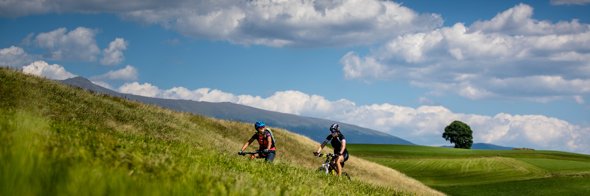 zwei Mountainbiker am Fuße der Grebenzen | © Murau Tourismus, Tom Lamm