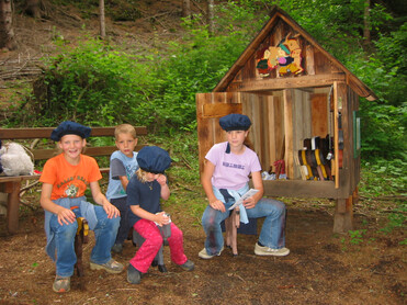 4 Kinder bei einer Station | © TVB Naturpark Zirbitzkogel-Grebenzen