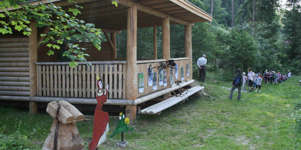 Holzbau, Klassenzimmer, Gruppe | © TVB Naturpark Zirbitzkogel-Grebenzen