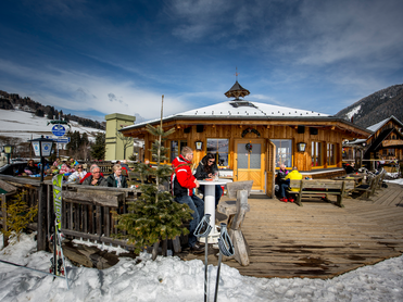 Restaurant direkt an der Skipiste Grebenzen | © Skigebiet Grebenzen, ikarus.cc