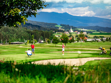 3 Golfer am Golfplatz | © SMG Mariahof_Mediadome