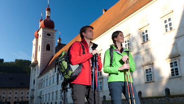 pilgern, 2 Wanderer, Stift | © Steiermark Tourismus_Foto Harry Schiffer