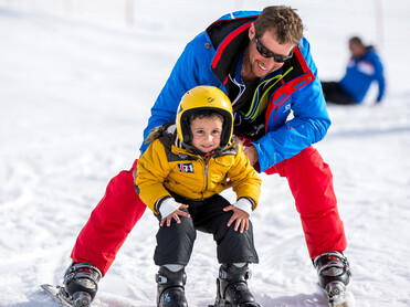 Skilehrer, Kind Skifahren lernen | © Skigebiet Grebenzen | ikarus.cc