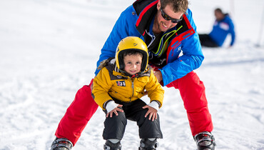 Skilehrer, Kind Skifahren lernen | © Skigebiet Grebenzen | ikarus.cc